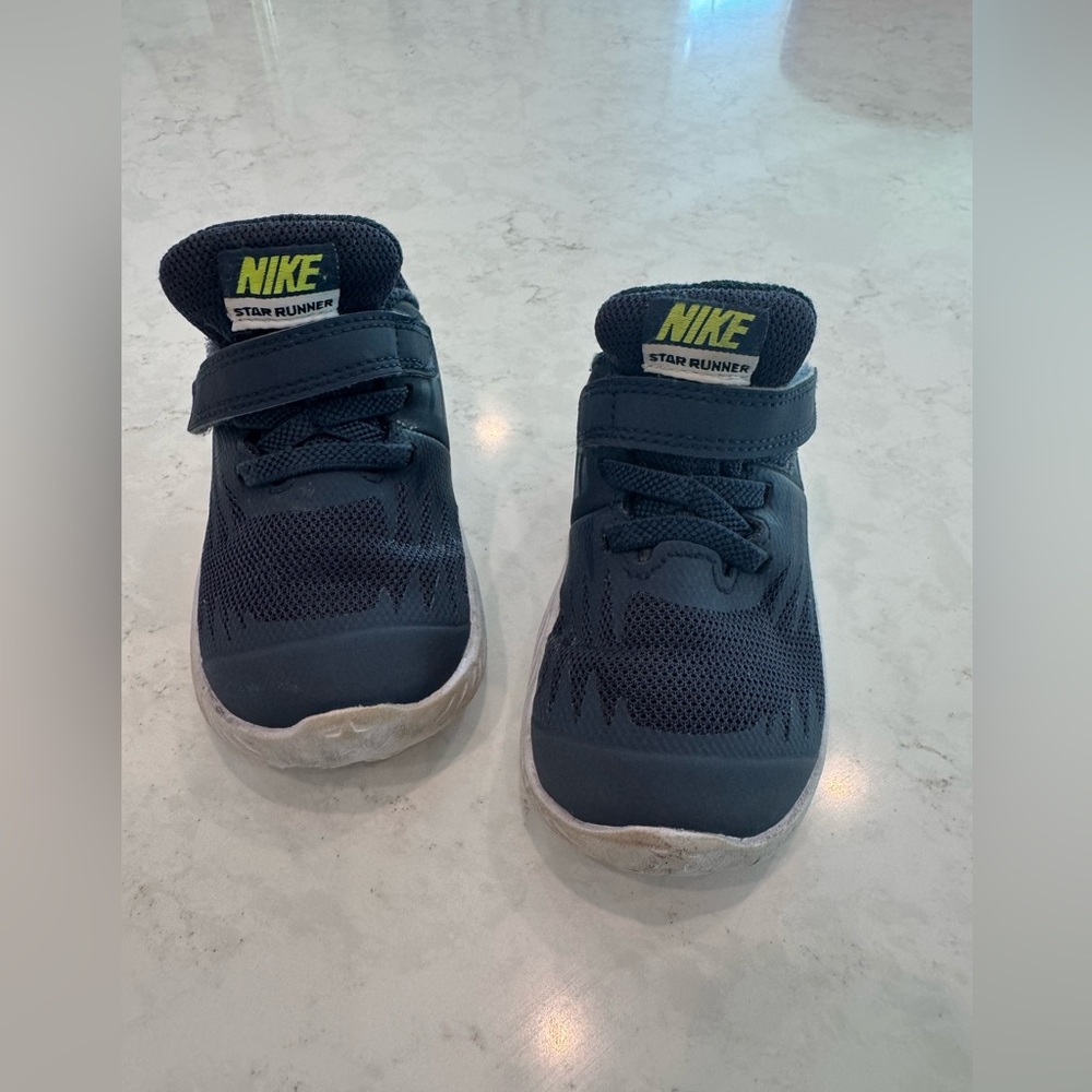 Toddler athletic shoes- size 5c